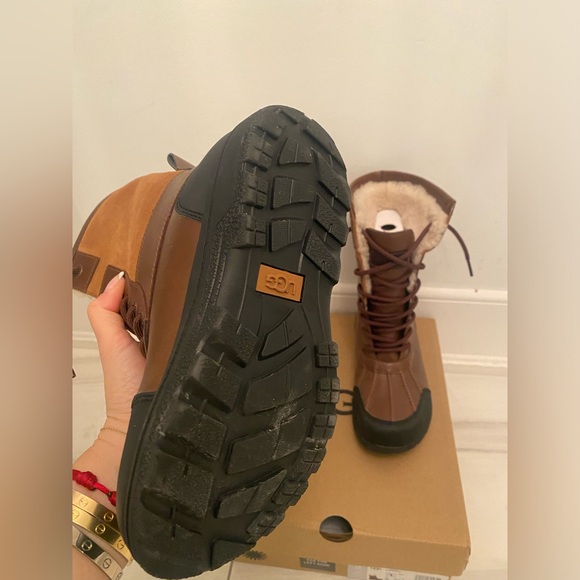 Almost new! Kids, UGG, boot size one youth unisex butte - Picture 7 of 8